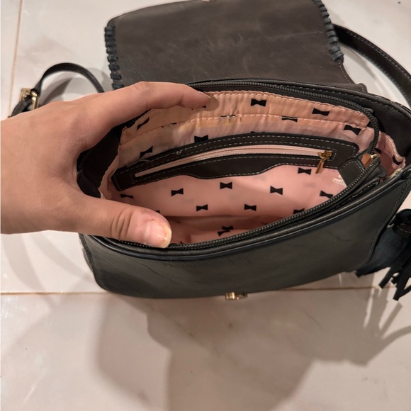 Woman’s long strap shoulder purse, color is a dark taupe - Picture 7 of 10